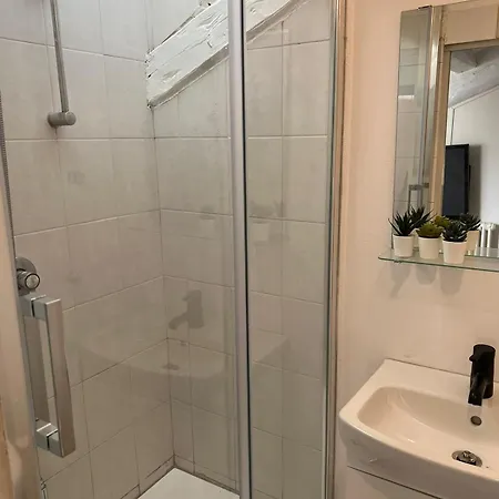Apartment In & Out